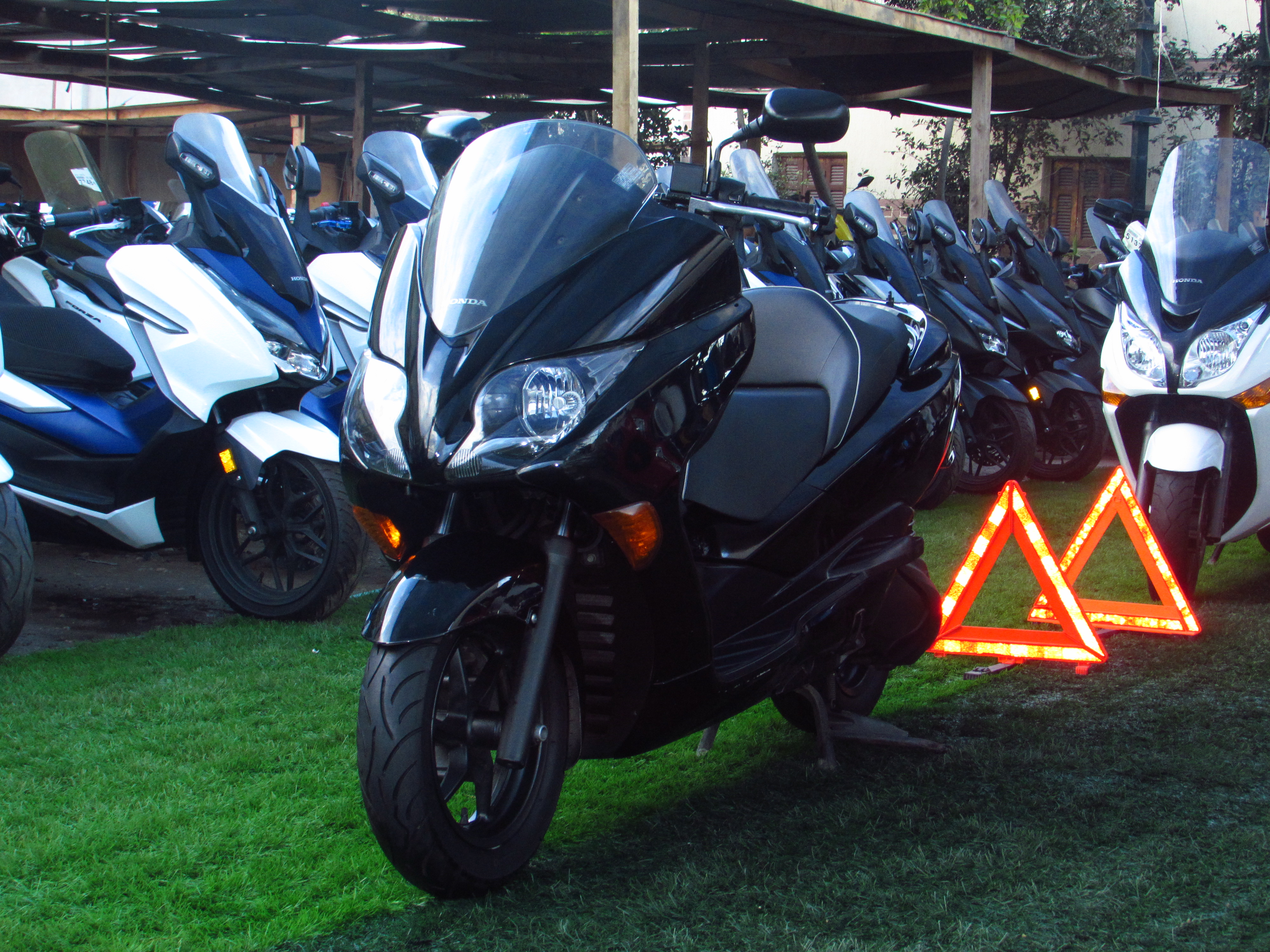 سكوتر هوندا فورزا Mf10 حاله الزيرو - استيراد اليابان -النجدى للاستيراد والتجاره